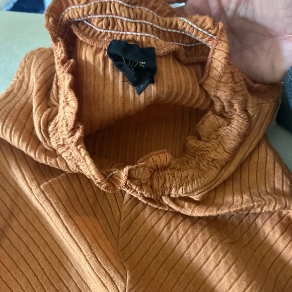 W5 Terracotta Sleeveless Blouse with Tie-Front - Picture 5 of 5